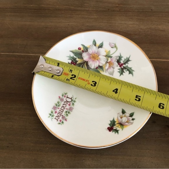 Vintage Staffordshire holly teacup & saucer set - Picture 10 of 10